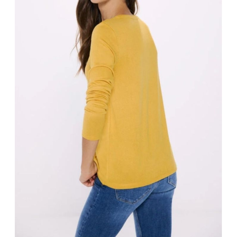 BLUSa linha tam M ( 28) 70,00amareloaltura frente 57cmaltura costas 63cmmanga longa largura 68cmVeste Tam 44com elastano