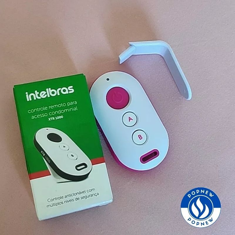 Controle Remoto XTR 1000 Intelbras Para Controle de acesso branco rosa