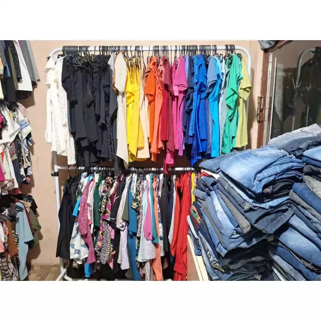 Desconto de Atacado Roupas de Brechó Selecionadas para Revenda - Aproveite a Oportunidade Lote