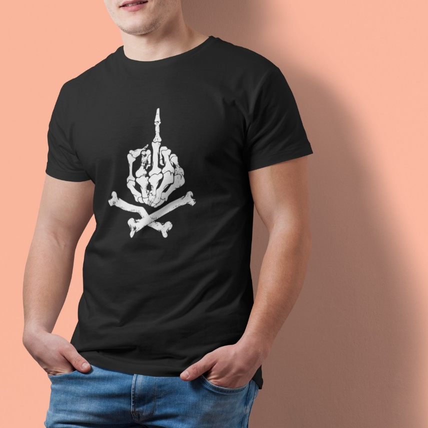 Camiseta preta básica masculina, tecido algodão. Camiseta estampada mão de caveira