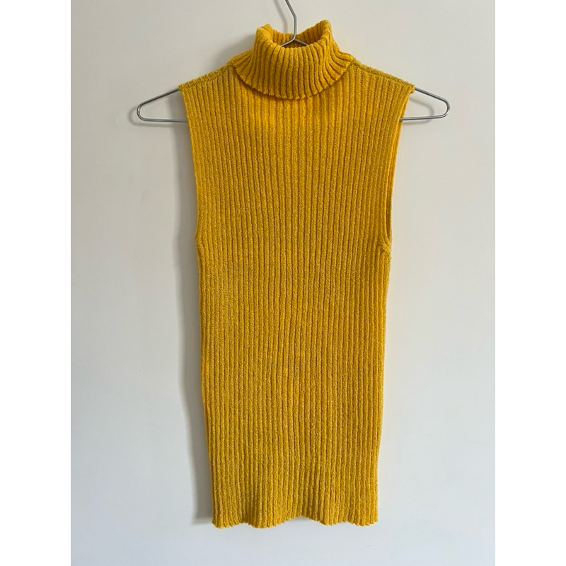 regata turtle neck gola alta em tricô amarelo com lurex tamanho p brechó