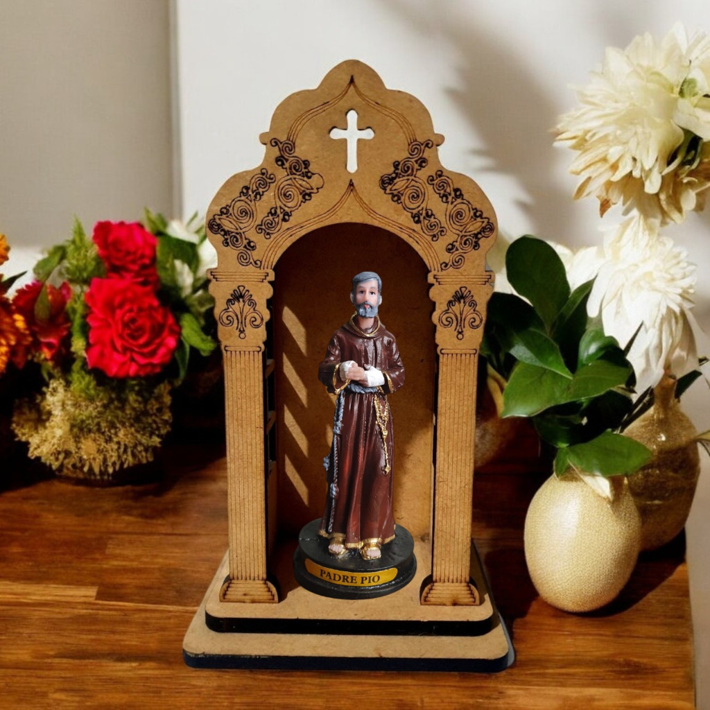 PADRE PIO EM RESINA COM ORATÓRIO CAPELA PADROEIRO IMAGEM PROTETOR