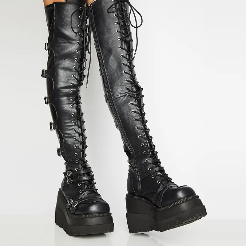 bota coturno joelho demonia emo rock punk gotica alternativa plataforma longa nova