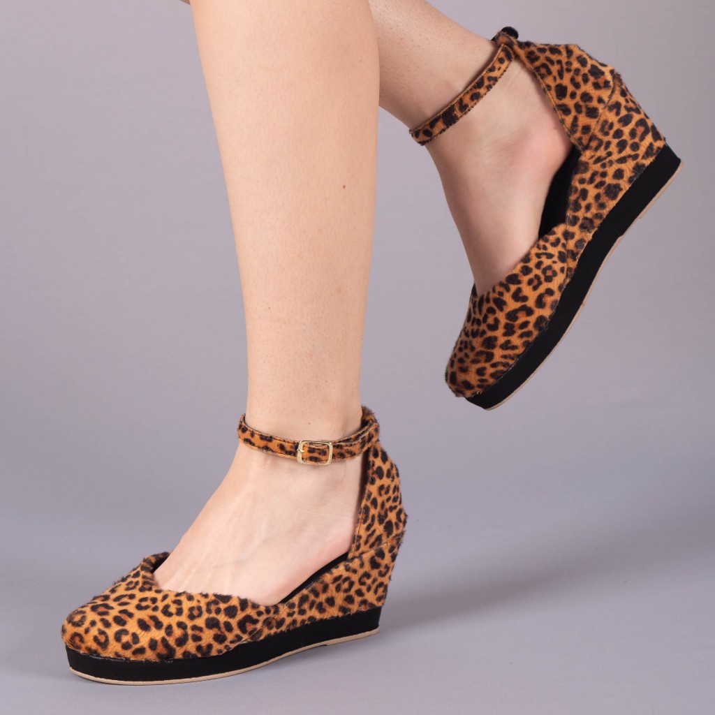 Sandália anabela feminina Salto grosso feminino fivela onça animal print