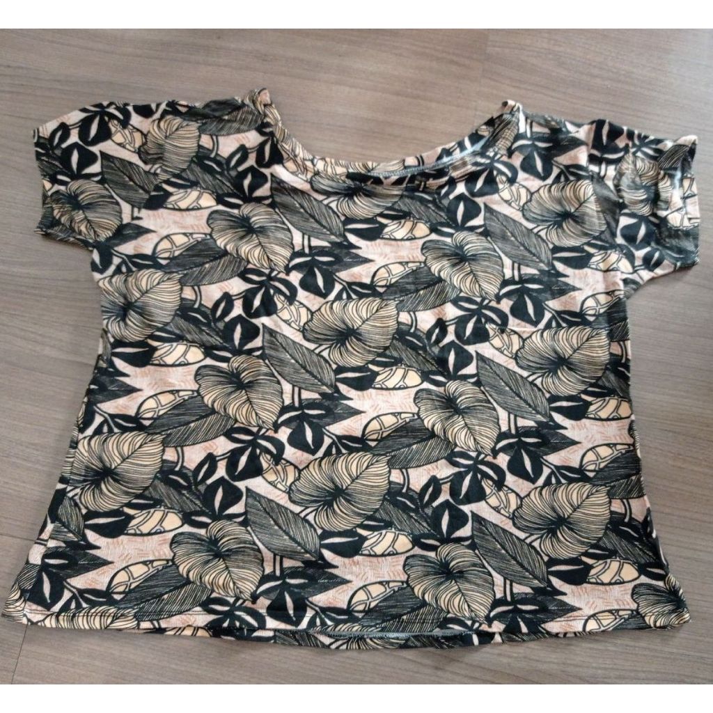 blusa feminina estampa folhas super confortável - tamanho: GG (bazar - brechó - desapego)