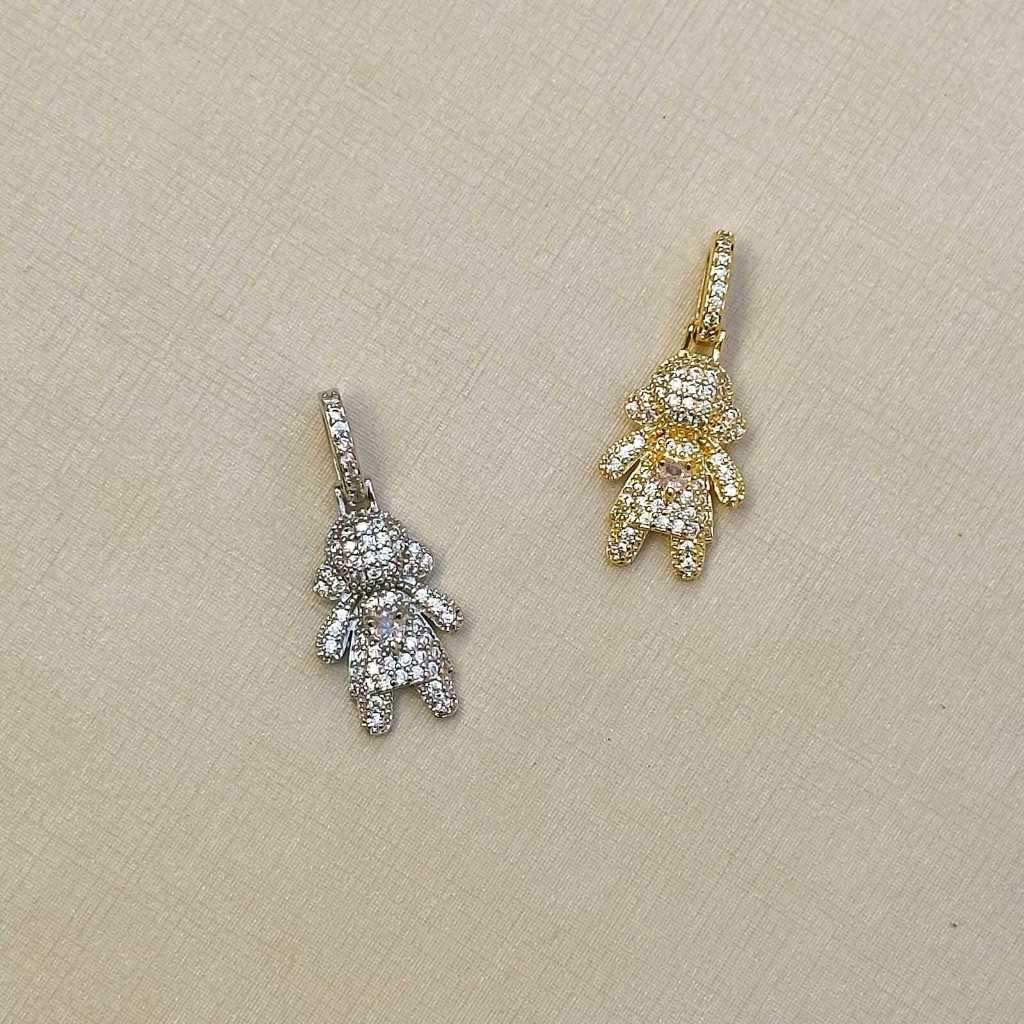 [ SEMI JOIA ] Pingente Feminino Filha Menina Cravejada Zircônia Banhado em Ouro 18k Alto Padrão