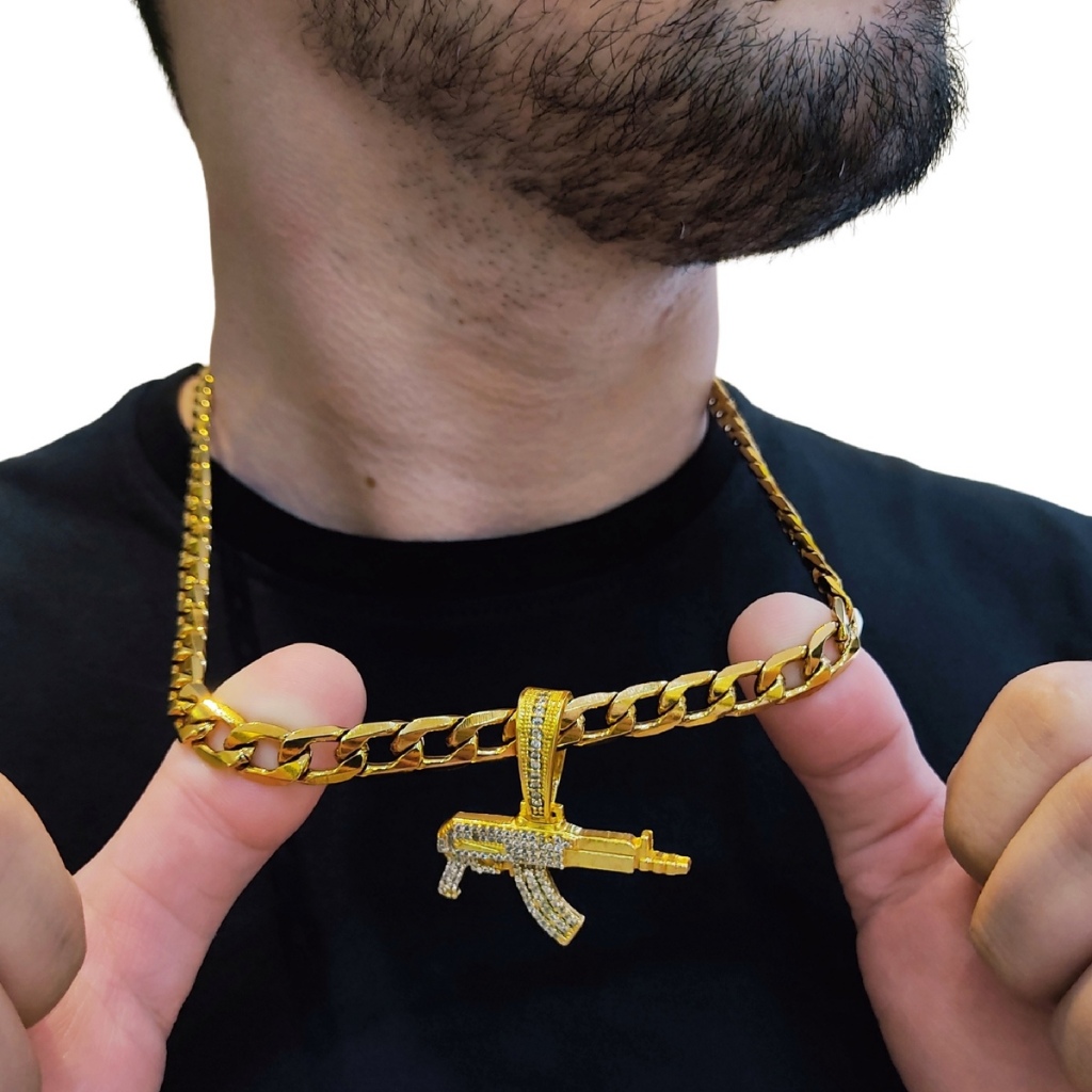 Corrente Cordão 10mm Masculino Banhado a Ouro 18K + Pingente Fuzil Detalhado Cravejado
