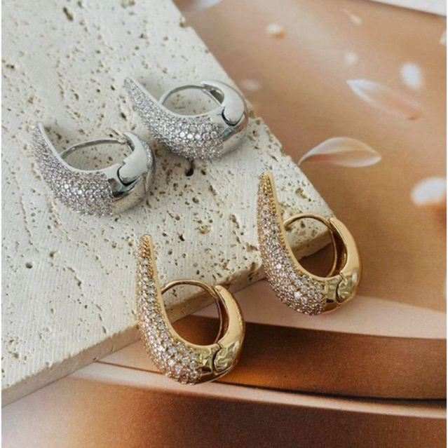 Brinco gota pontudo click cravejado dourado ou prata acessório feminino em Oferta na Shopee