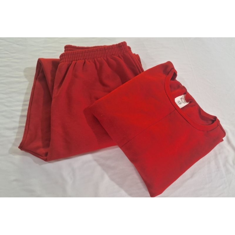 Conjunto moleton vermelho peluciado