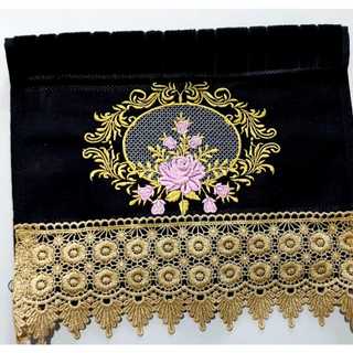 Toalha luxo Bordada de Lavabo dolher preta toalha com renda dourada.obs.tamanho 30 cm por 45 cm.Envio Imediato