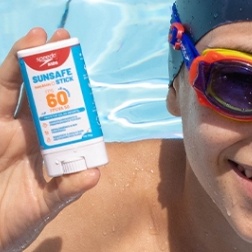 Protetor Filtro Slar Infantil Sunsafe Kids Tamanhos FPS60 PINK CHEEKS promoçao em Oferta na Shopee