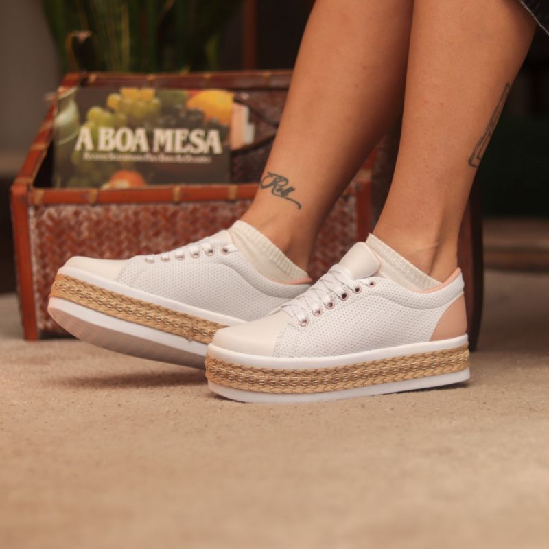 Tênis  Casual Perfurado Branco Dourado Plataforma Detalhe corda Sola