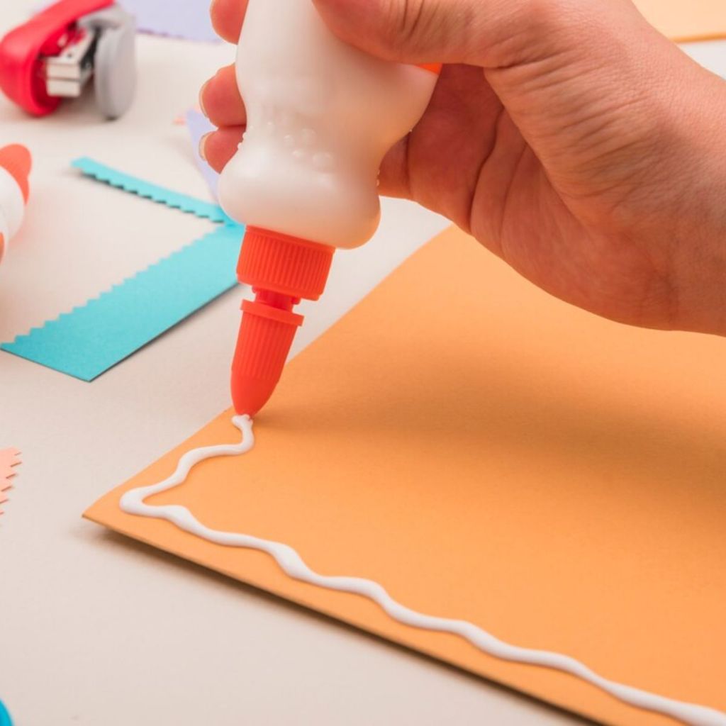 Cola Branca 1kg Cola Escolar Grande Cola Artesanato Branca Liquida Lavável Adesivo Material Escolar em Oferta na Shopee