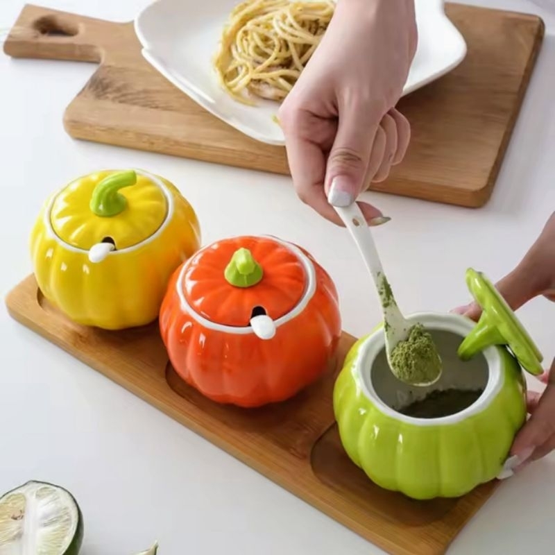 Jogo Porta Temperos Condimento 3 peças de Porcelana Base Madeira Colher Saleiro Utensílios Cozinha T