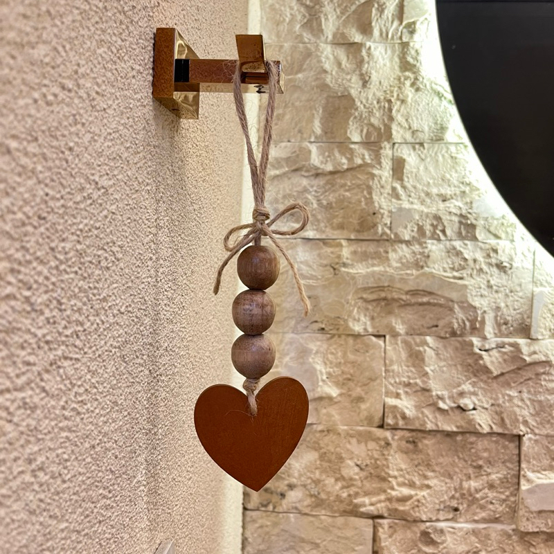 Enfeite coração pingente decorativo madeira porta estante mesa decoração sala cozinha banheiro em Oferta na Shopee
