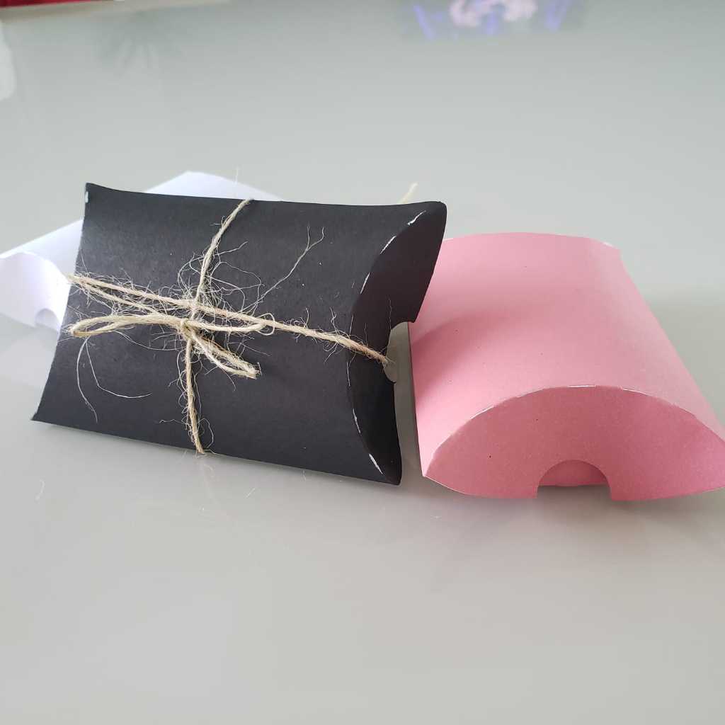 100 un. travesseiro; Caixinha de papel; almofadinha tam: 10x7cm em Oferta na Shopee