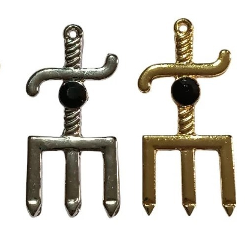 Pingente ferramenta Orixá Tridente Exu c/ Strass Preto. Laroye Exú
