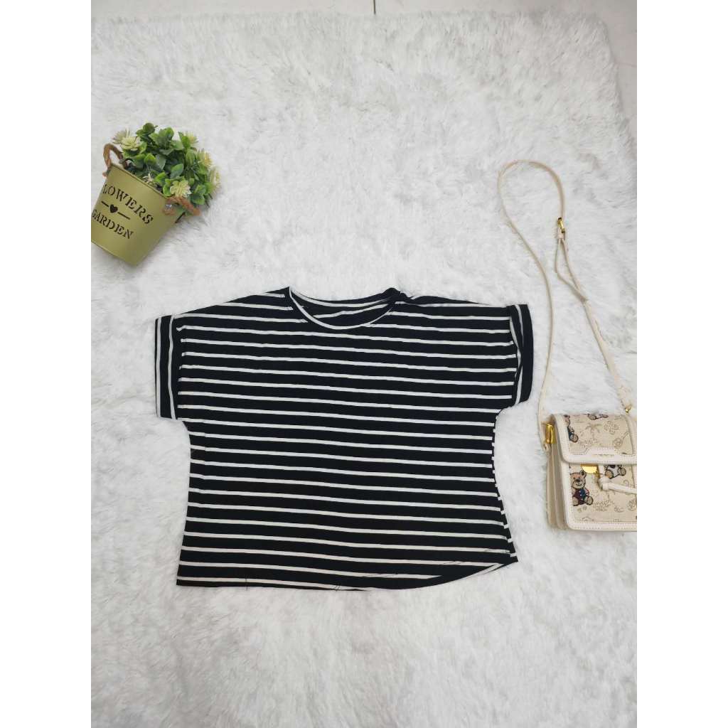 Blusa Listrada Cropped Baby Tee Básica Feminina Camiseta Manga Curta Canelada Tendência Casual