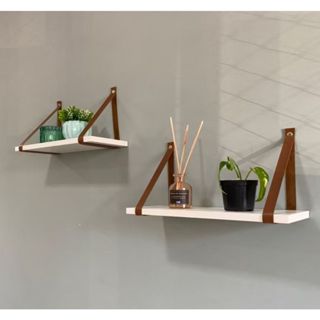 Kit 2 Prateleiras Alça Couro Ecológico cor marron Mdf Branco 45x15 Varias Cores! em Oferta na Shopee