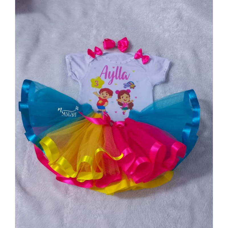 Fantasia Tema Maria Clara e JP Adulto e Infantil 6,8,10 e 12 anos Camiseta Personalizada Saia de Tutu e Laço de Cabelo