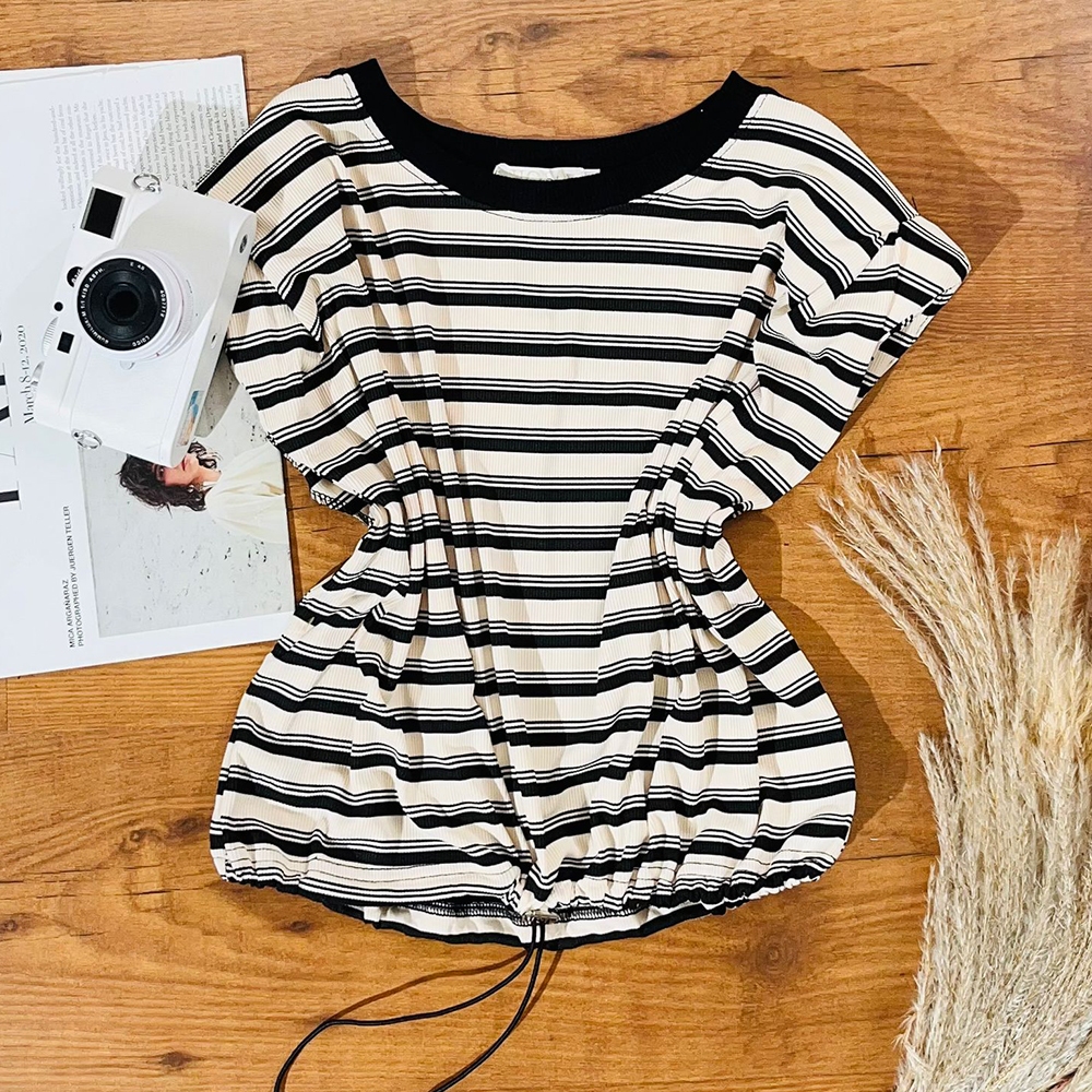 Blusa Listrada Feminina Camiseta Baby Tee Manga Curta Básica Ribana Canelada Tendência Casual