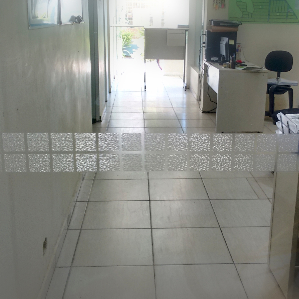 Faixa Decorativa e Segurança em Adesivo Jateado Quadriculado para Portas de Vidro - 100 X 7,5 CM em Oferta na Shopee