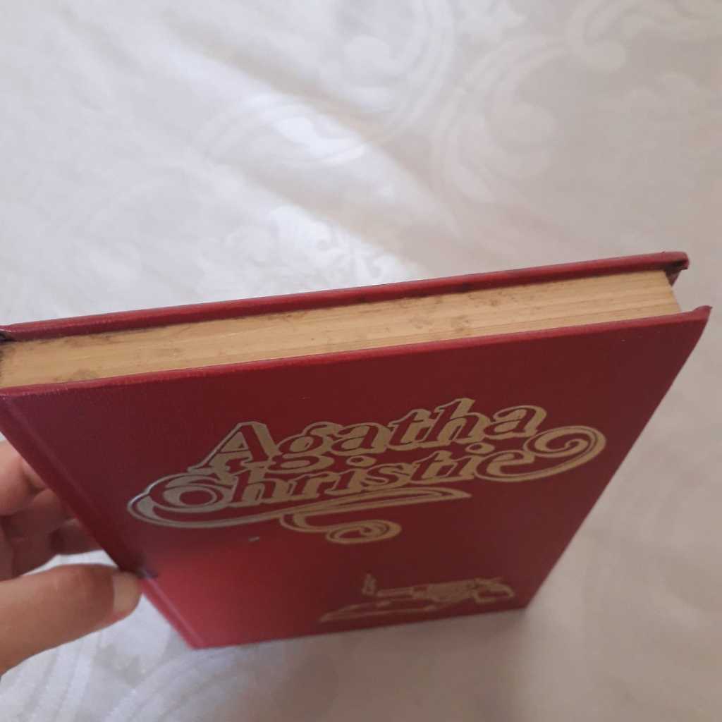 Assassinato no Beco. Agatha Christie. Capa Dura. Usado. Ver descrição do produto.