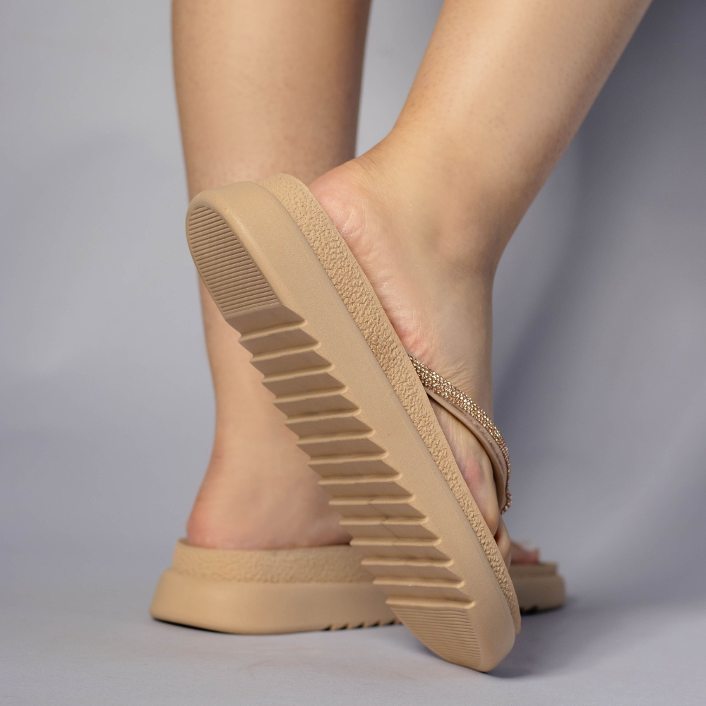 Chinelo Confortável Plataforma Alta e Tira Brilhante Feminino Strass