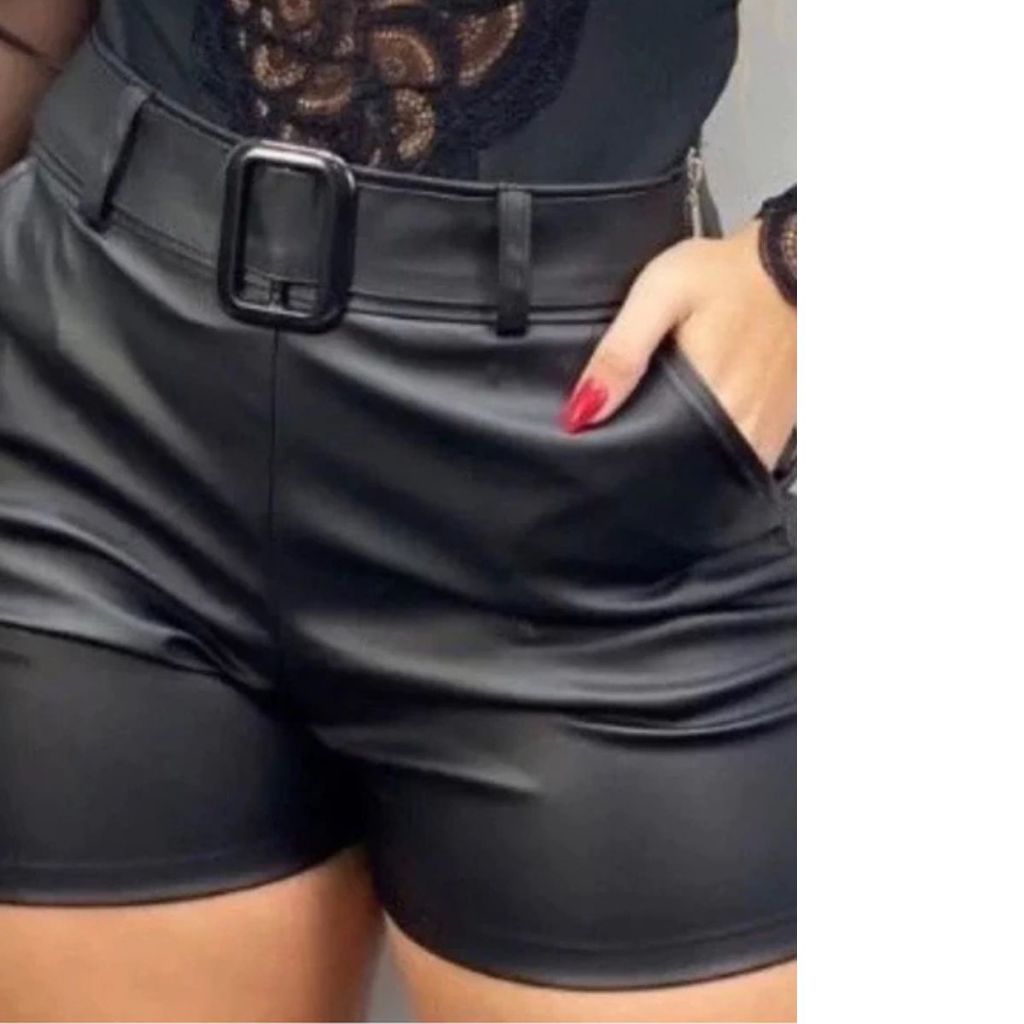 Short Feminino Couro Fake Short Preto De Fivela Cintura Alta com Bolsos