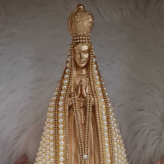 Nossa Senhora Aparecida / Perolas de cor Creme e Strass / 33 cm em Oferta na Shopee