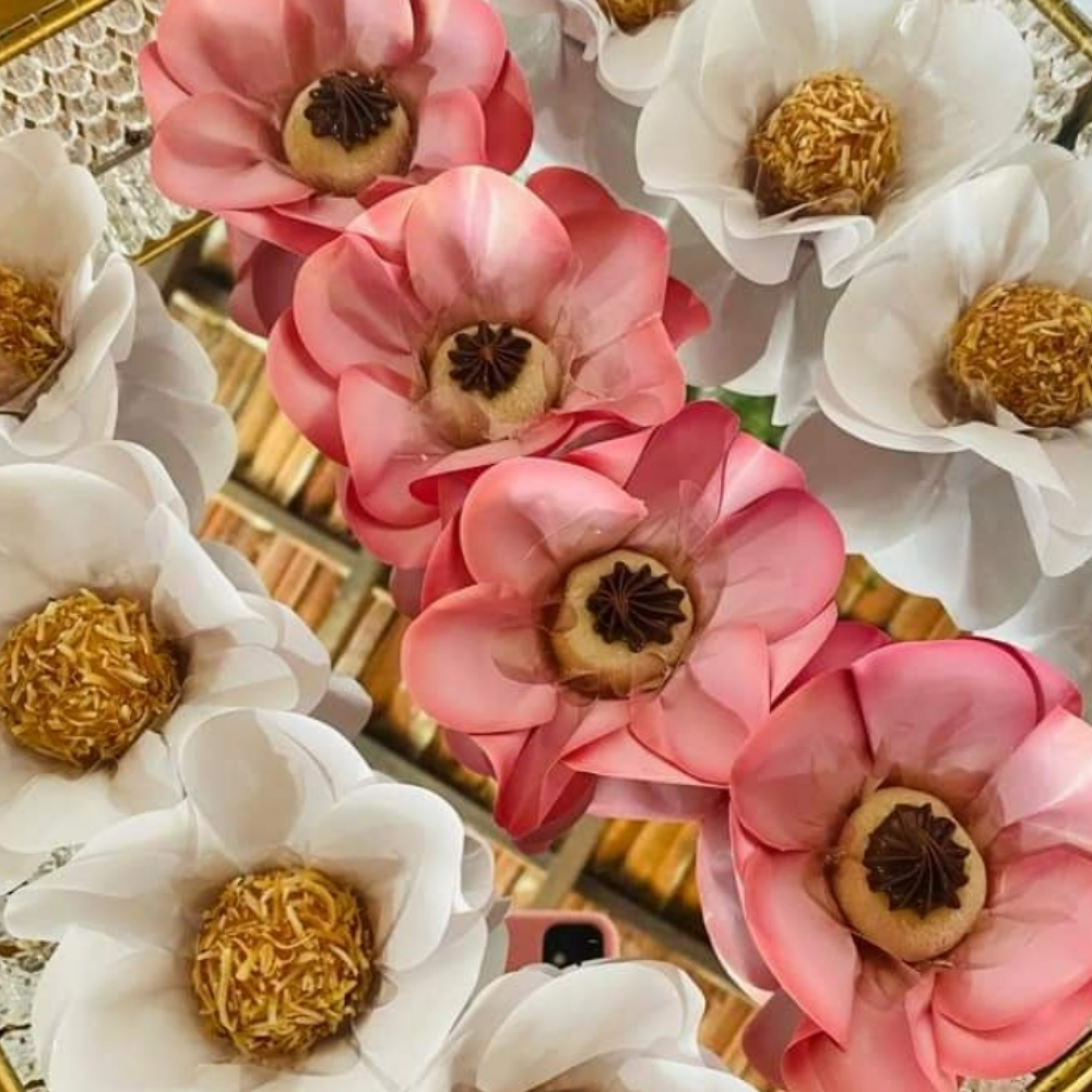 100 Forminhas para Doces Margarida e Peônia JuFiori em Oferta na Shopee