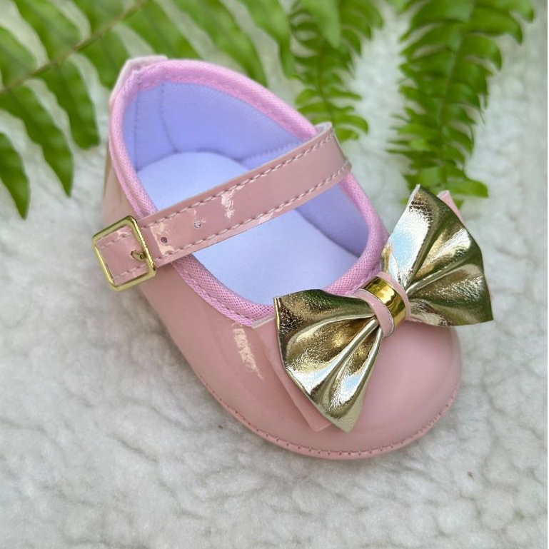 Sapatilha Bebê tipo Boneca Rosa com Laço Dourado – Sapatinho Rosa de bebê
