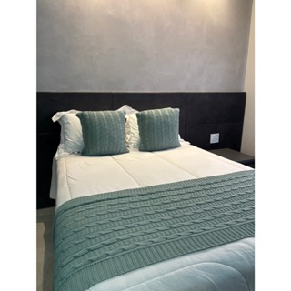 Kit Peseira Tricot Trança Cama Queen King Casal + 2 Capas Almofada Decorativa Sofá  FI