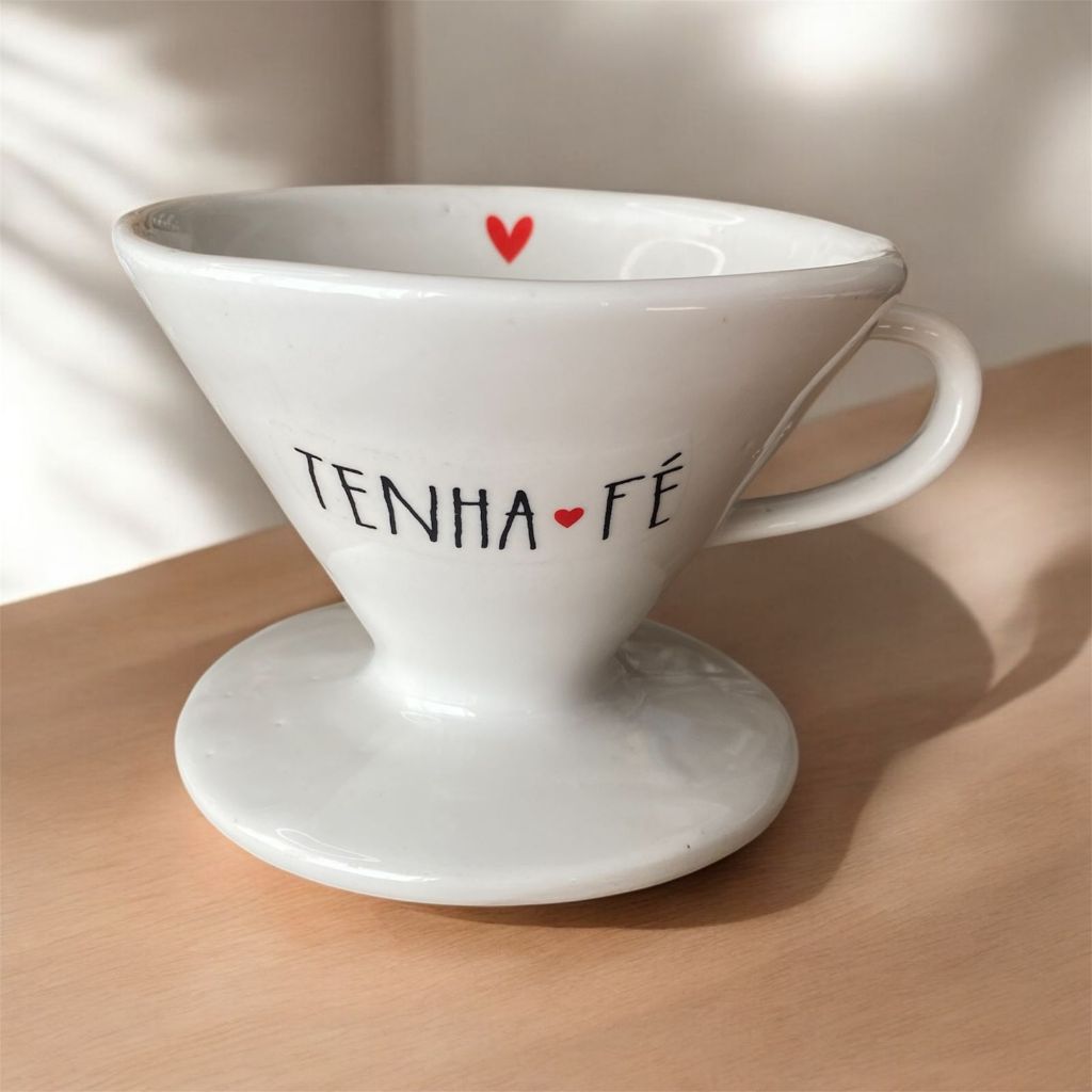 Filtro de Café Coador de Porcelana Branca Decorado - Tenha Fé