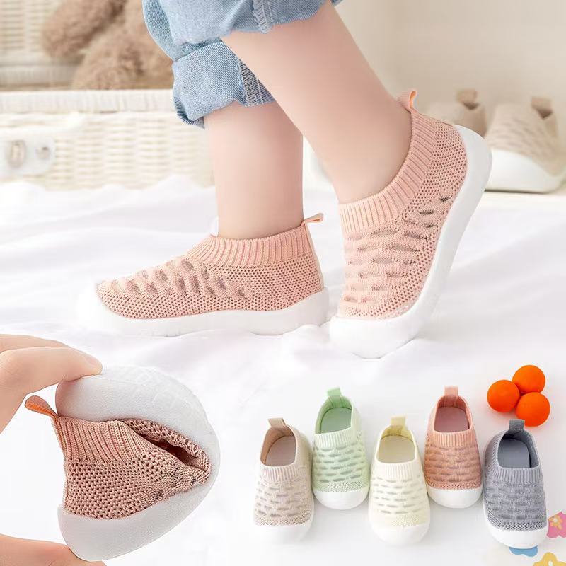 Meia tipo sapato infantil com tecido respirável e sola de borracha em Oferta na Shopee