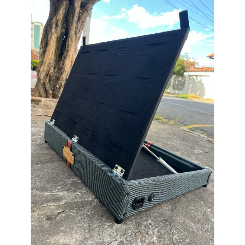Pedalboard articulado Ângelo Case 50x30 em Oferta na Shopee