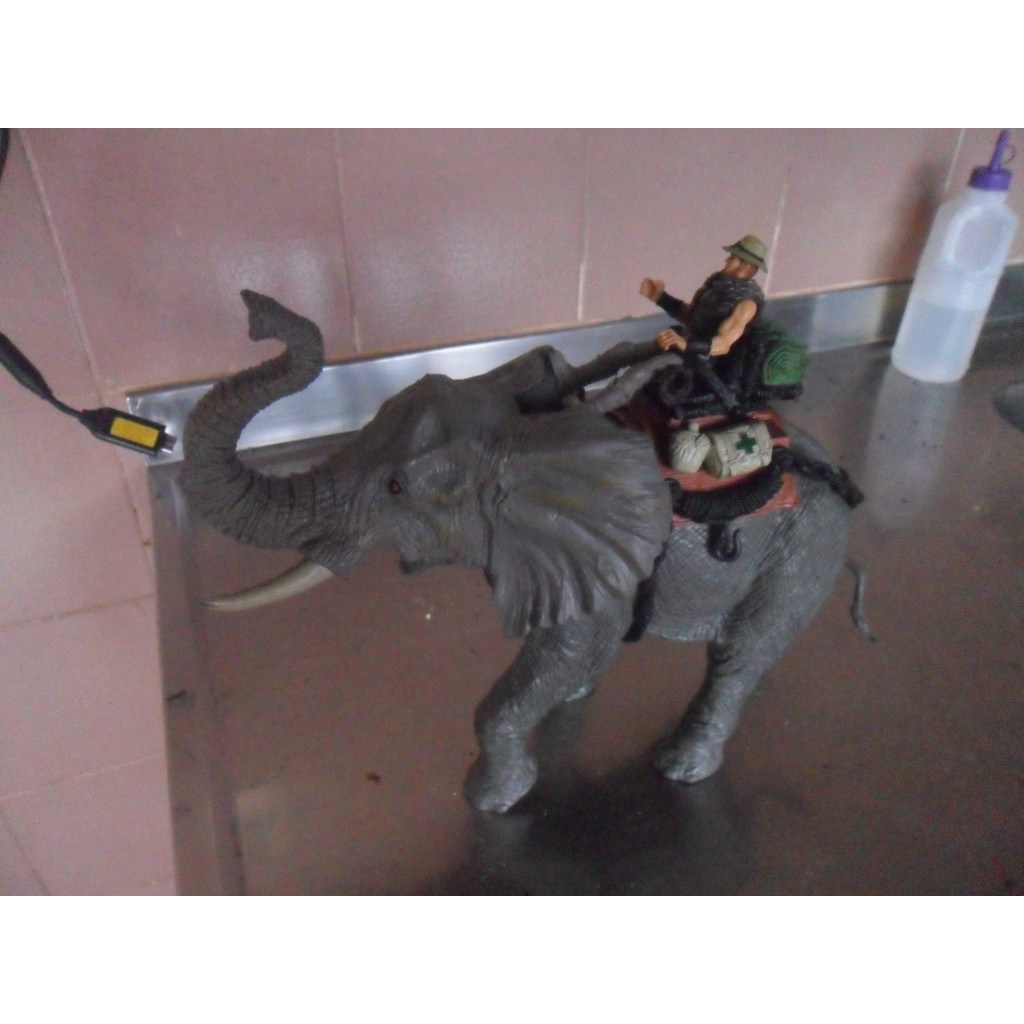 Miniatura Elefante com boneco em cima - 31 cm com som lote chap mei - jungle adventure - elefante + boneco
