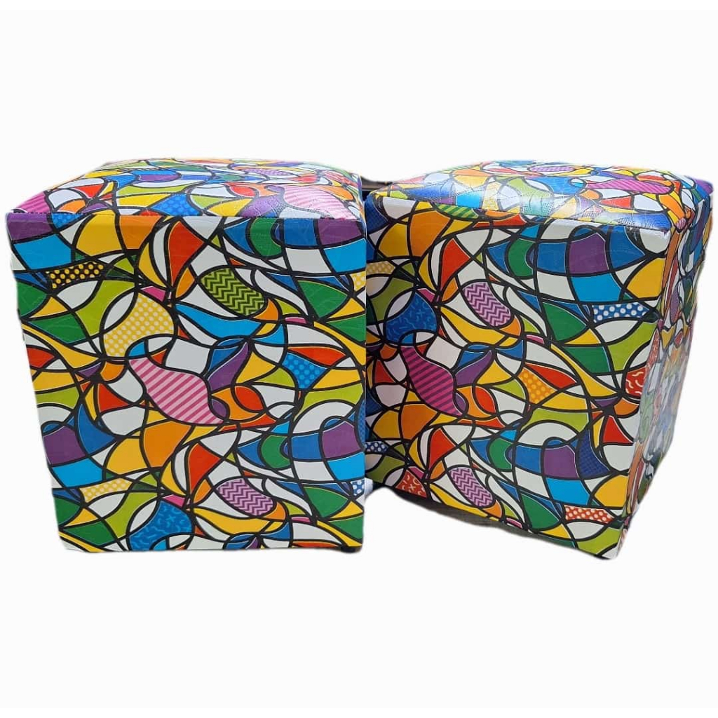 Puff Quadrado Banqueta Decoração Romero Brito kit com 2 unidades.