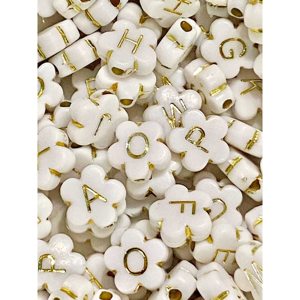 Miçanga Infantil Flor Letra Alfabeto Branco Com Dourado em Oferta na Shopee