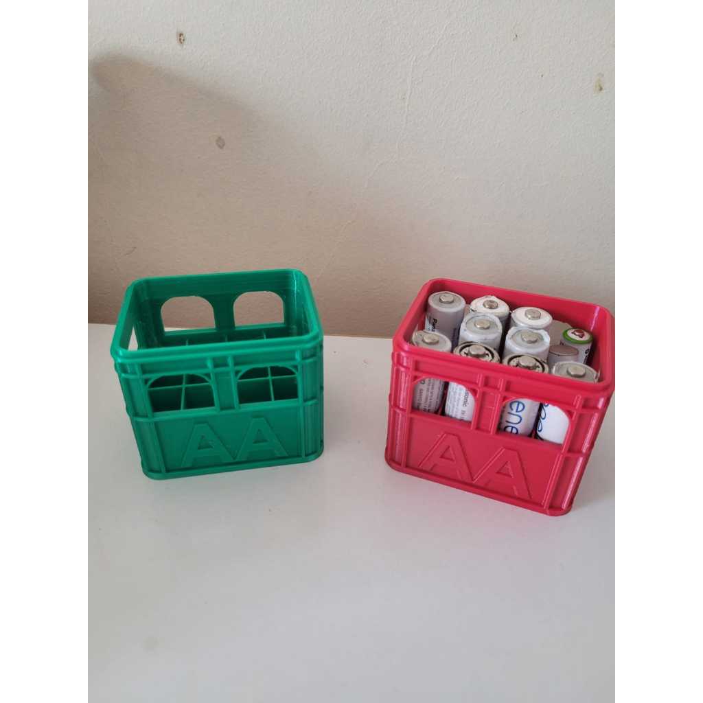 Organizador de baterias AA (Pilhas) Até 12 pilhas - Formato de engradado de cerveja - 3D - Cor varia