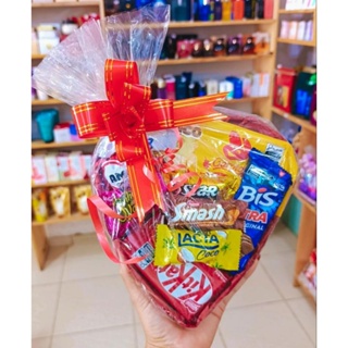 PRESENTE CESTA CORAÇÃO COM CHOCOLATE DIA DOS NAMORADOS PASCOA ANIVERSARIO MAES PAIS PROFESSOR em Oferta na Shopee