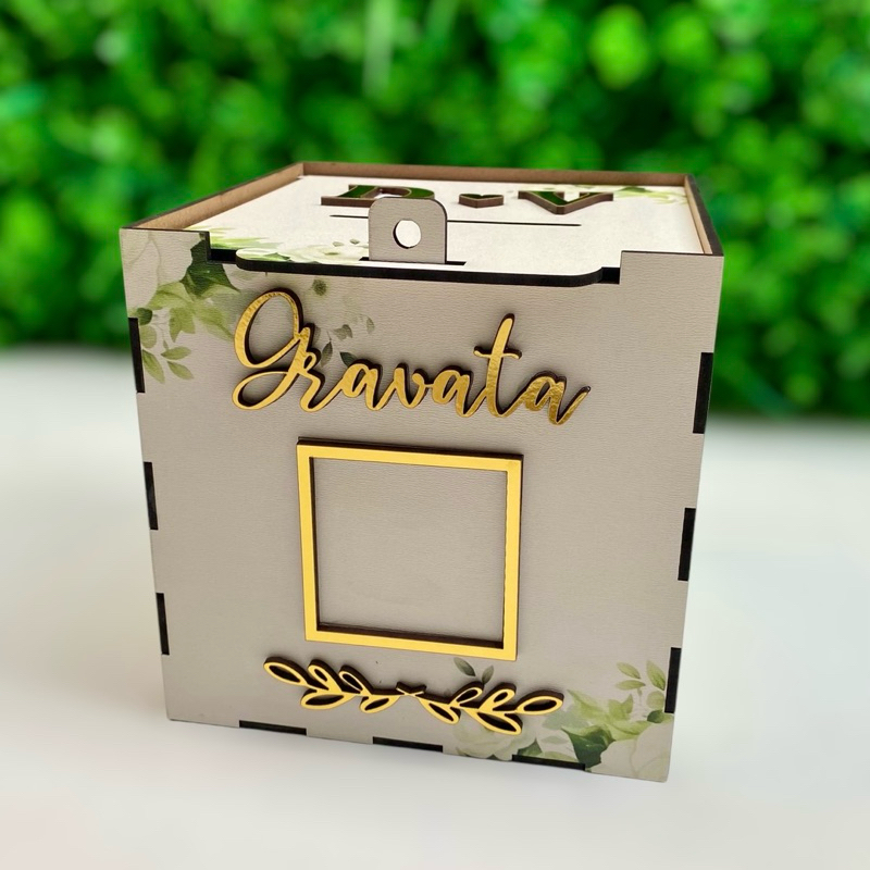 CAIXA PARA CASAMENTO LUA DE MEL CORTE DA GRAVATA PERSONALIZADA INICIAS FLORES BRANCAS em Oferta na Shopee