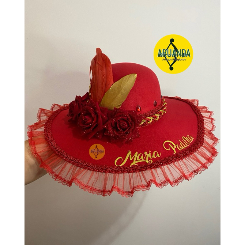 Chapéu de Pomba Gira Maria Padilha vermelho e dourado com penas