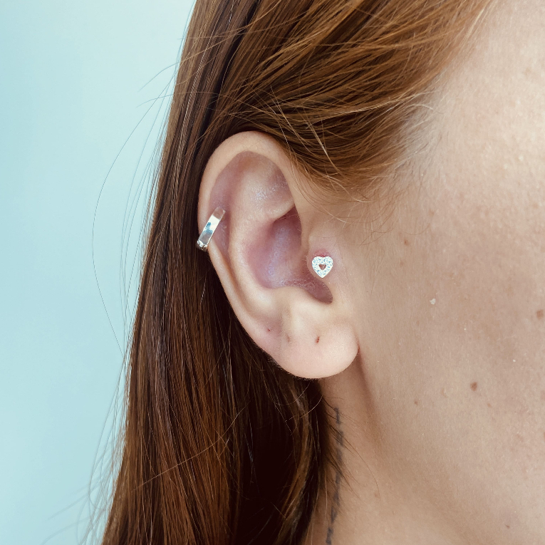 Piercing Tragus Prata 925 Coração Cravejado Zircônia Cristal — imagem 2 de 2