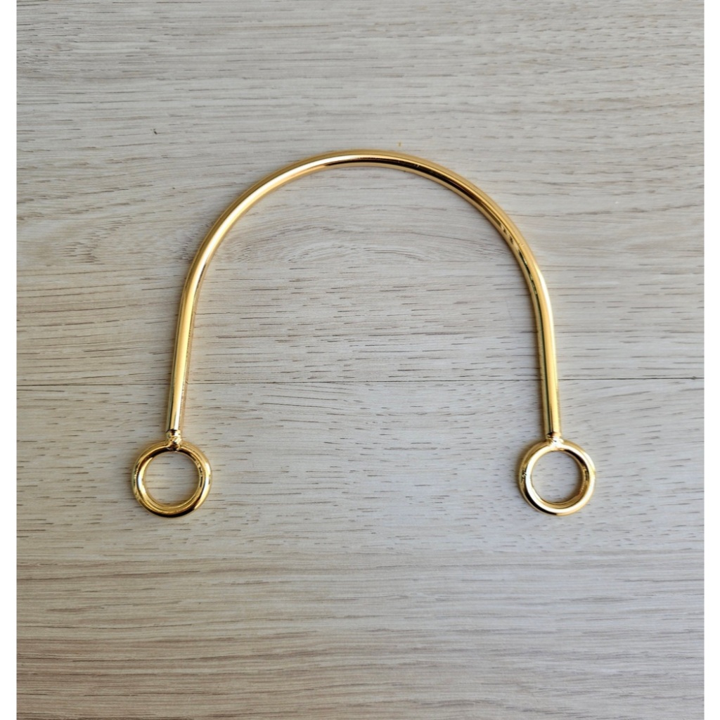 Par de alça de metal meia lua dourada