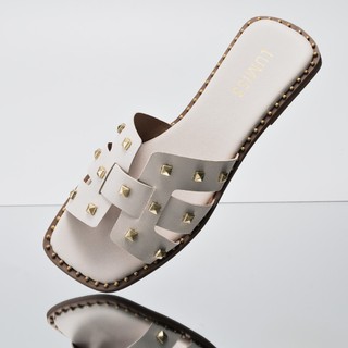 Sandália Rasteira Feminina Lumiss Confortável Blogueira Bico Quadrado Tachas Spike Pirâmide Off White em Oferta na Shopee