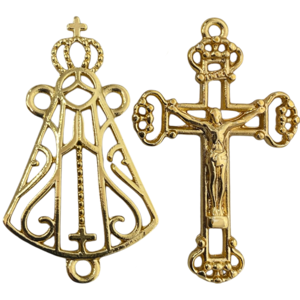 Kit Pingente de Cruz Vazada com Jesus + Entremeio Nossa Senhora Vazada Para Fazer Terços Dourado