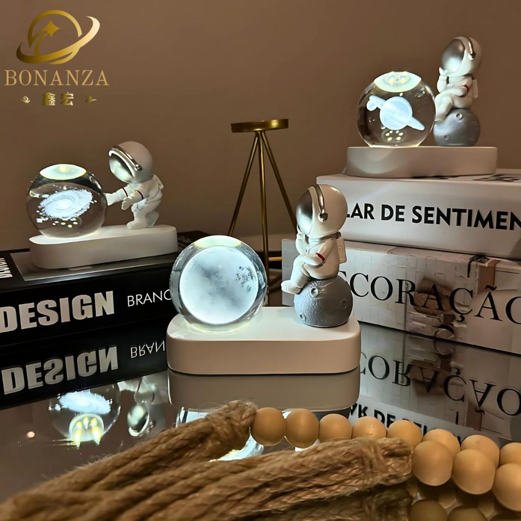 Luminária De Mesa Bola De Cristal (900859/60/61/62) Astronauta – Galáxia, Lua, Sistema Solar, Planetas, Universo