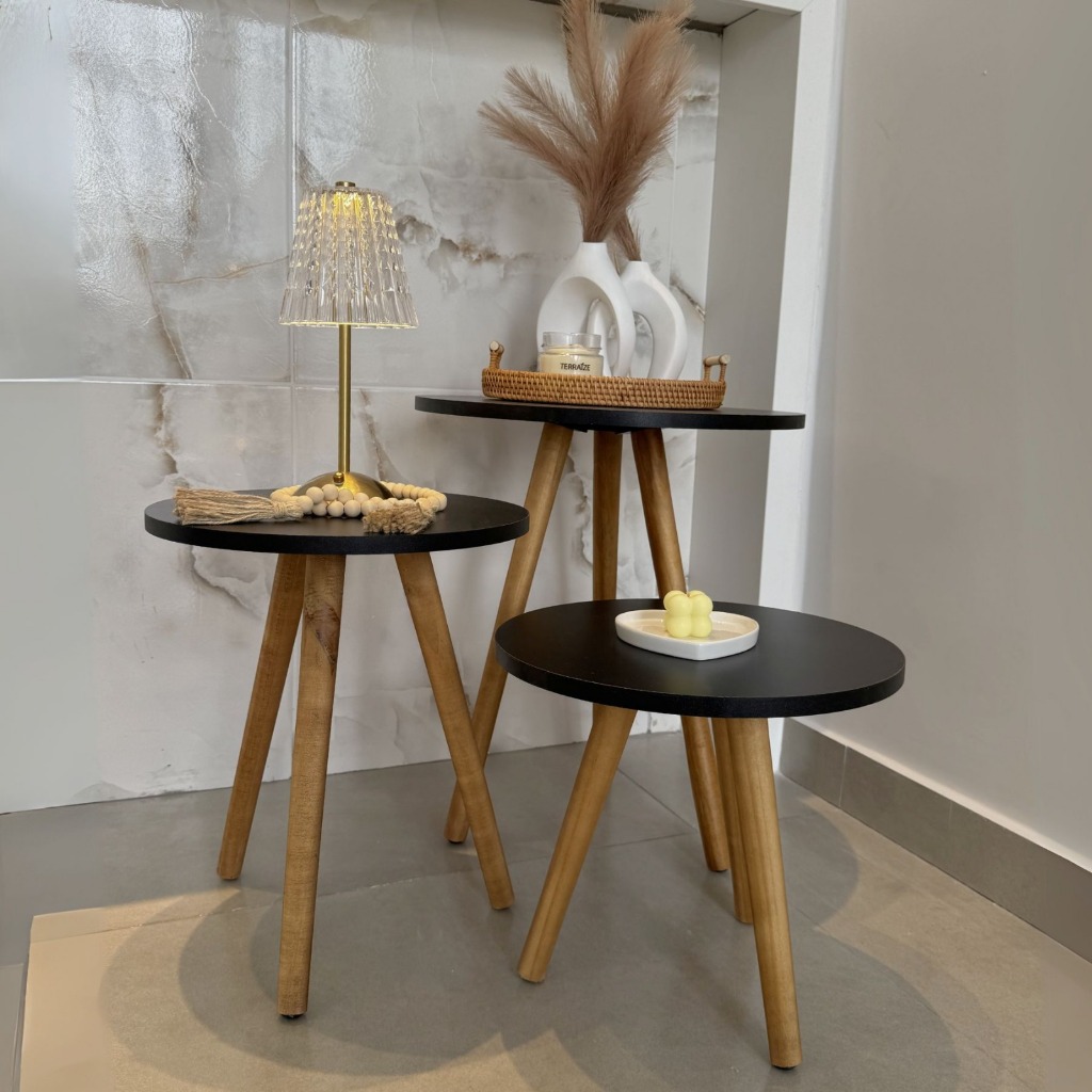 Kit Trio Jogo de Mesinhas Lateral Redondas Sala Pé Palito Retro Decoração