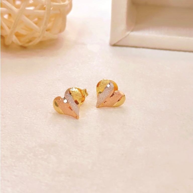 Brinco Coração Três Ouros Folheado a Ouro 18K - Hipoalergênico em Oferta na Shopee